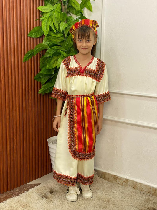 الزي القبائلي للبنات 💛 – أصالة وأناقة من الجبال الجزائرية