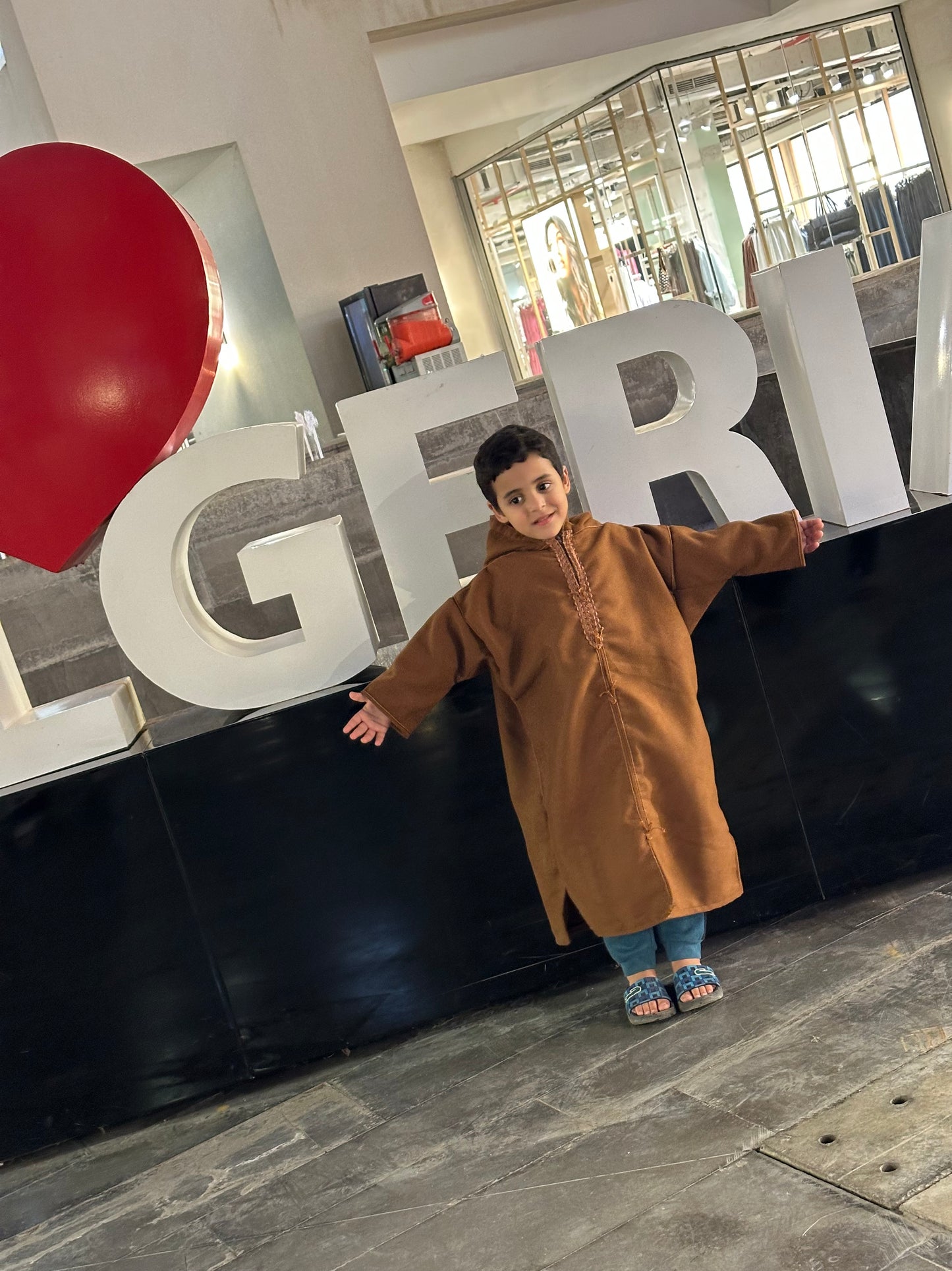 🧥 قشّابية جزائرية – دفء وأناقة لأولادك في الشتاء