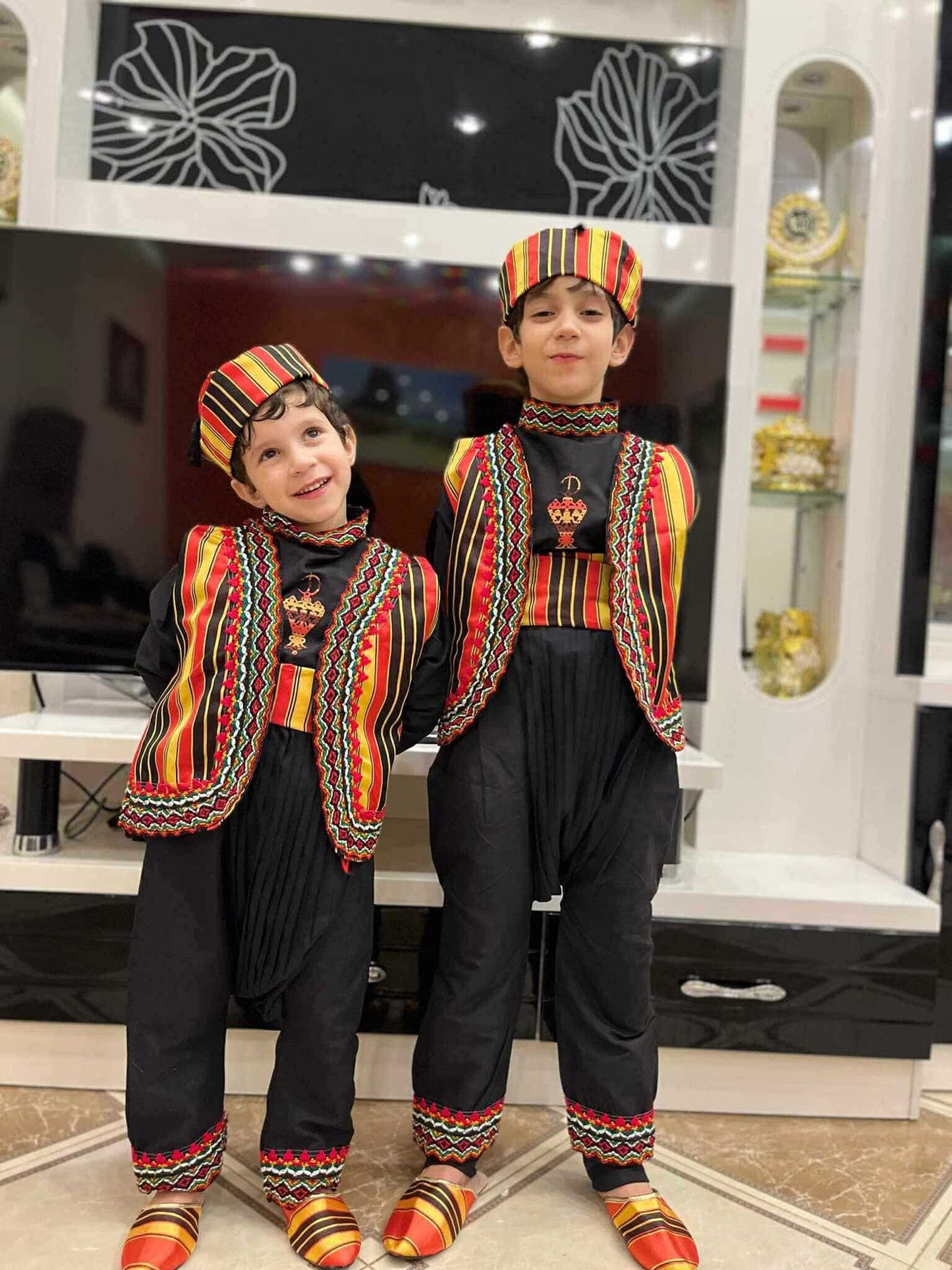 🎁 أهدي طفلك لمسة من التراث والجمال القبائلي!